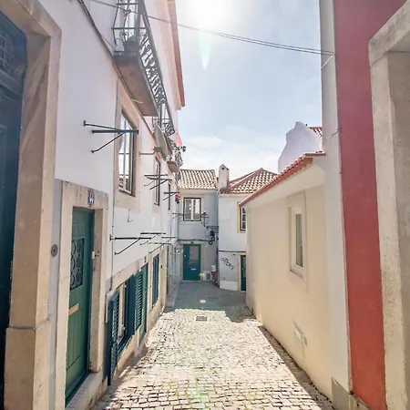 024 A - In The Heart Of Alfama
